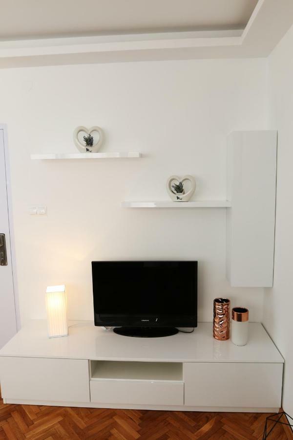 Apartment Dina, Self Check In 0-24 Карловац Экстерьер фото