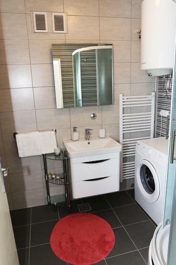 Apartment Dina, Self Check In 0-24 Карловац Экстерьер фото